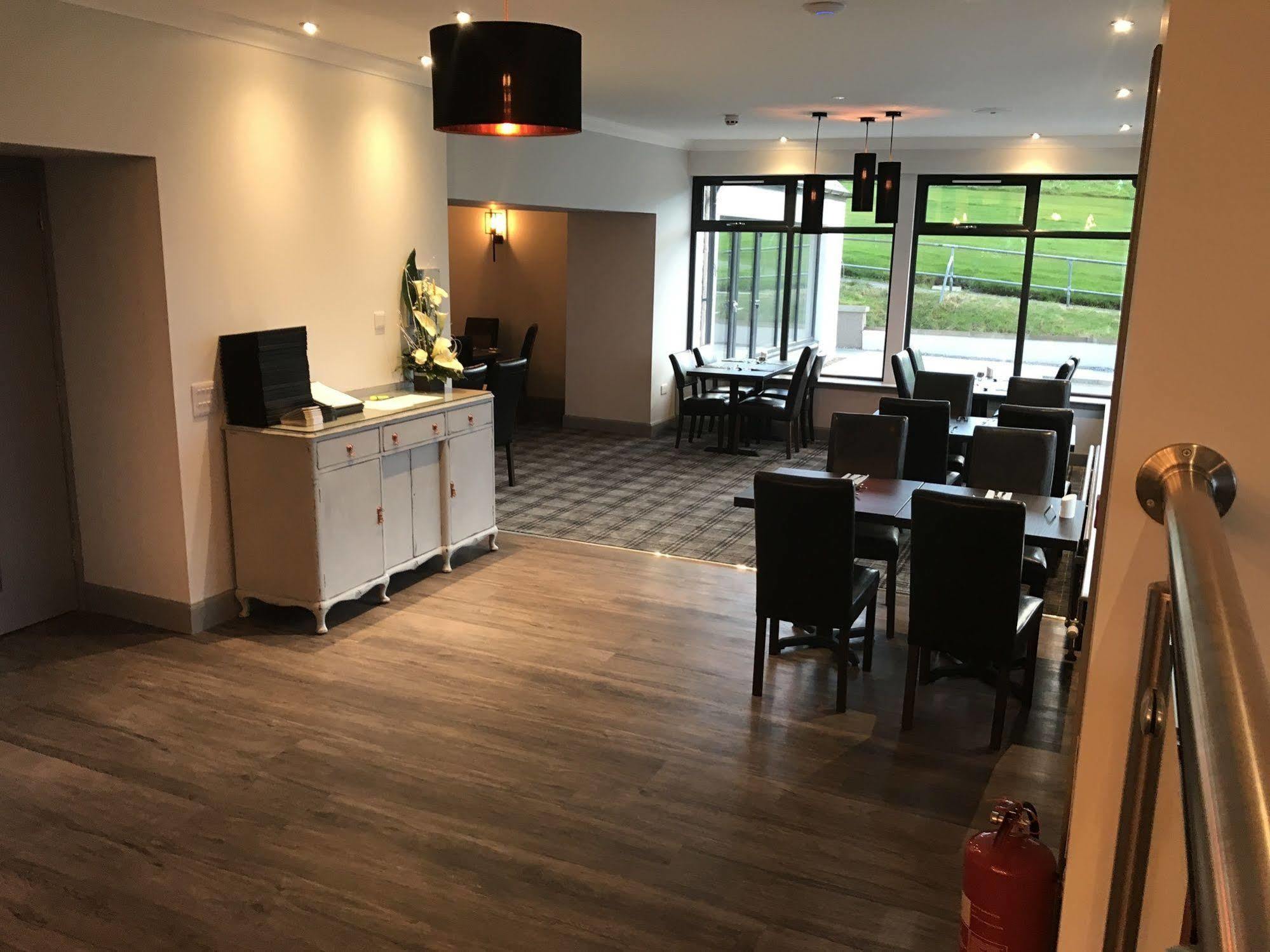 The Knowes Hotel & Restaurant Macduff 外观 照片